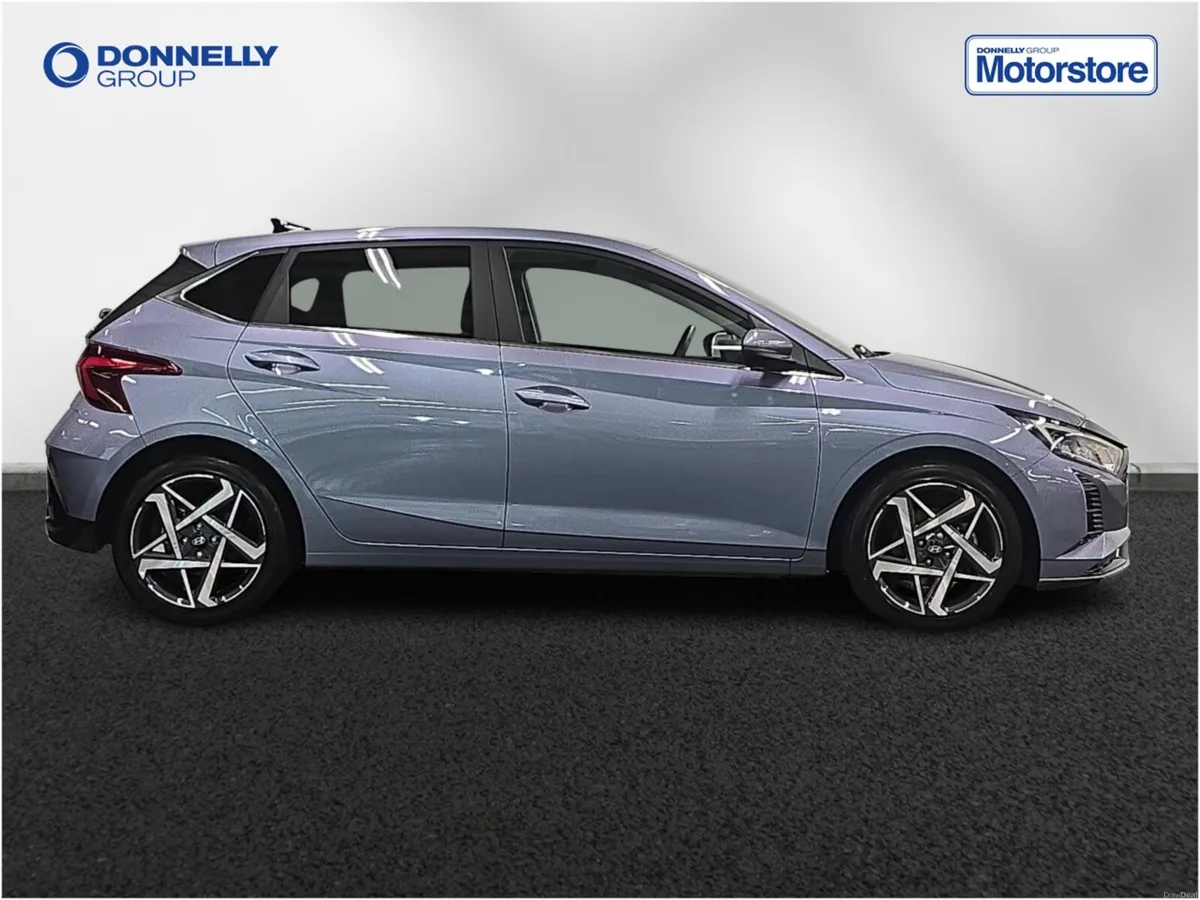 Hyundai i20 Hatchback Premium - Image 3