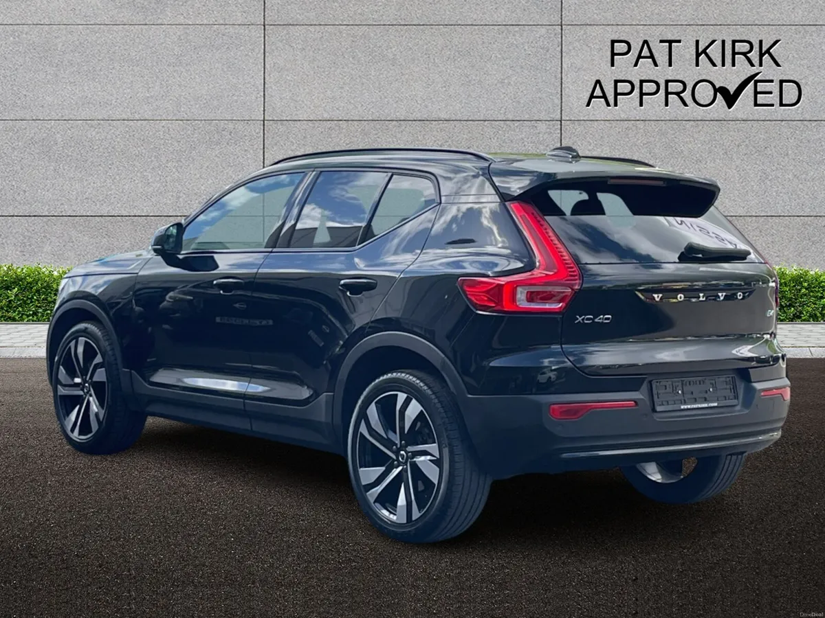 Volvo XC40 Estate Ultimate - Image 2
