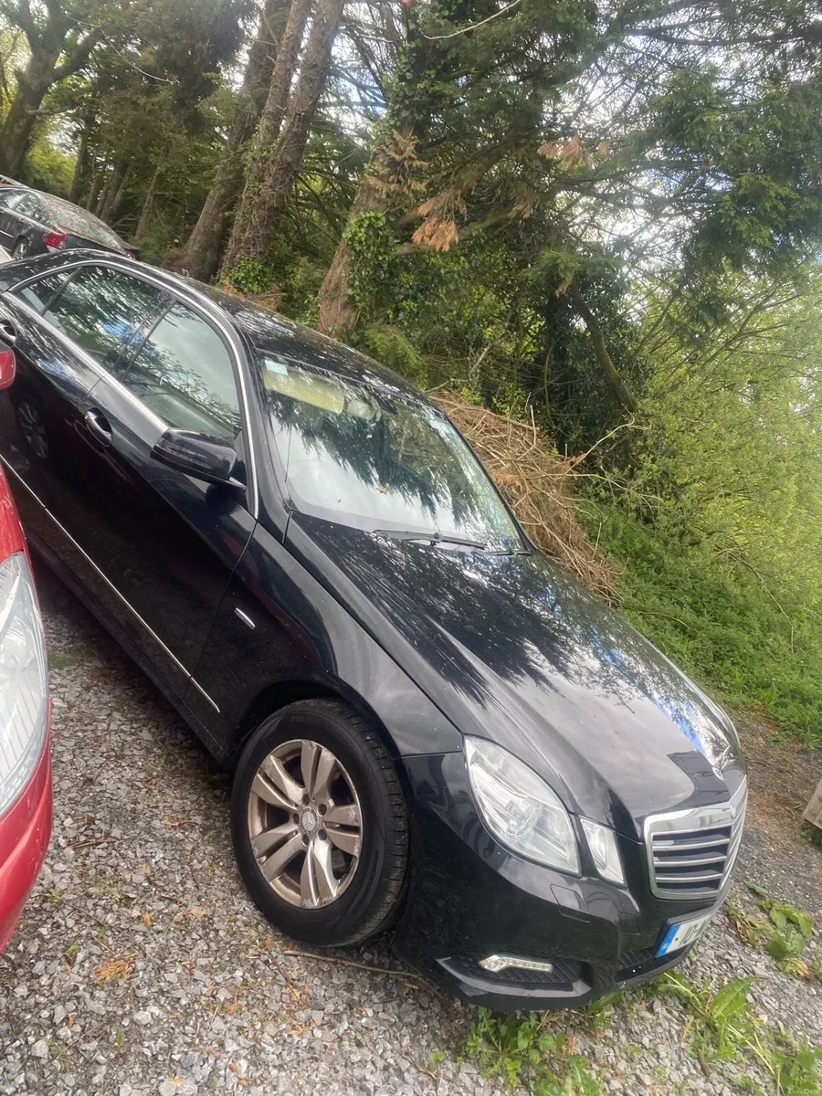 2010 mercedes e220 automatic - Image 1