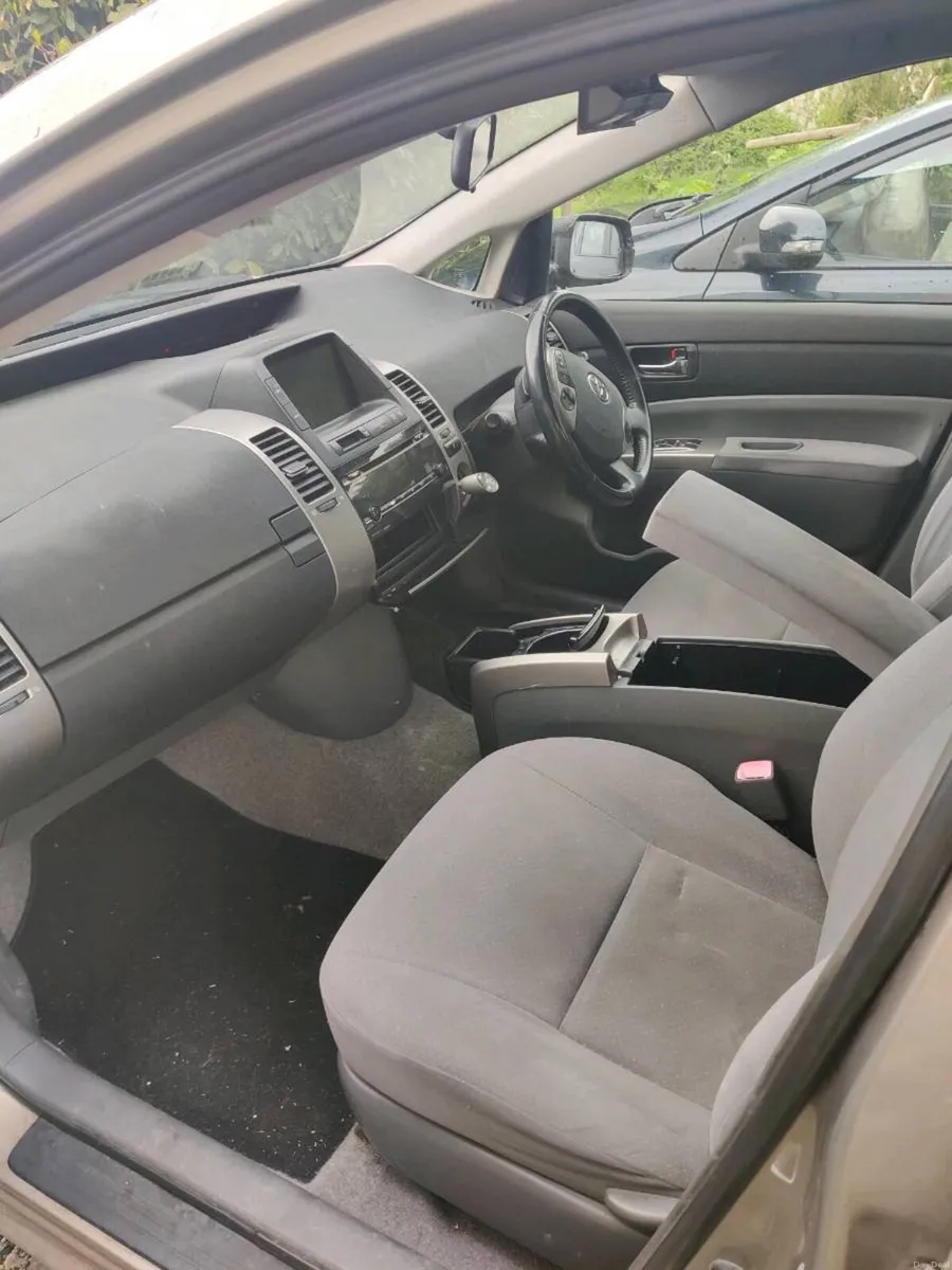 Toyota Prius - Image 4