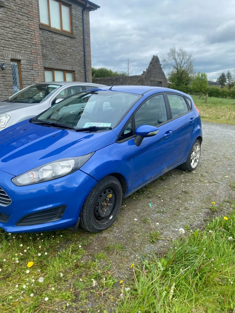ford fiesta for breaking or to buy and fix ! - Image 1