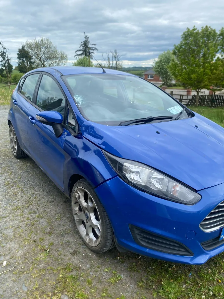 ford fiesta for breaking or to buy and fix ! - Image 3