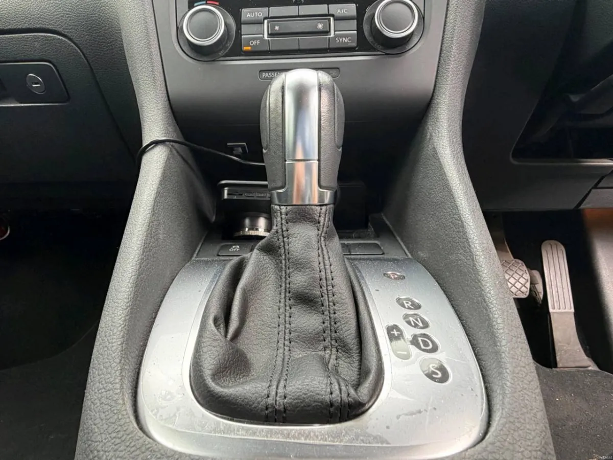 Volkswagen golf, automatic gearbox - Image 4