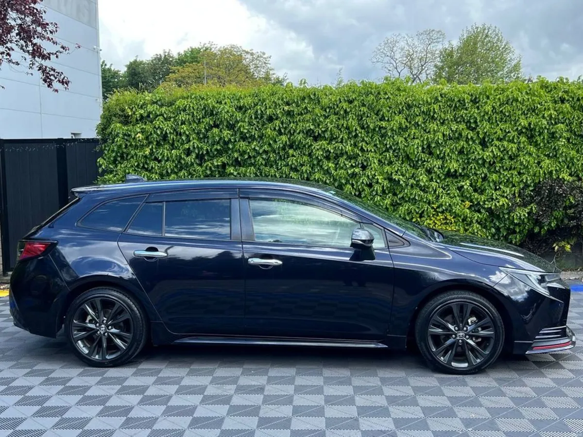 Toyota Corolla WXB TOURING 1.8 HYBRID // ADAPTIVE - Image 2