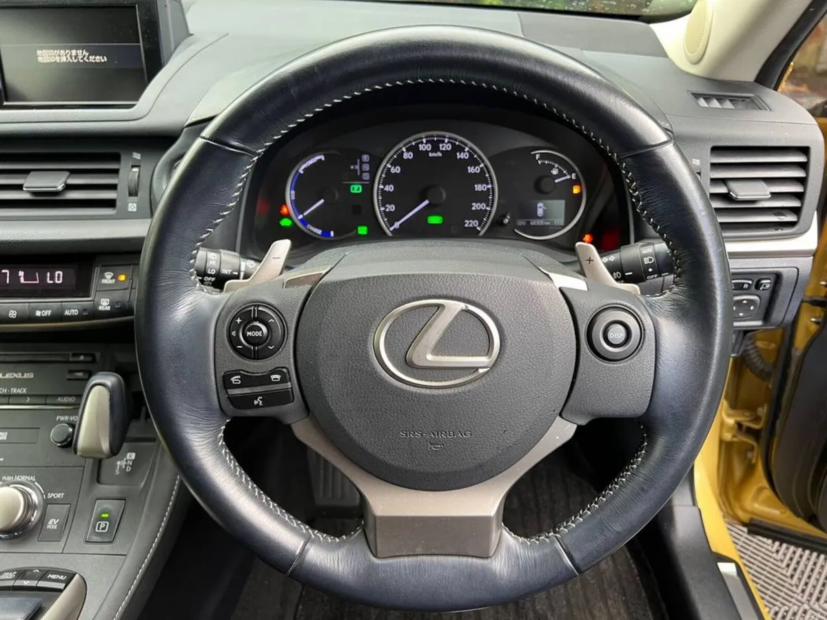 Lexus CT 1.8 HYBRID // SUEDE HEATED SEATS // REVER - Image 4
