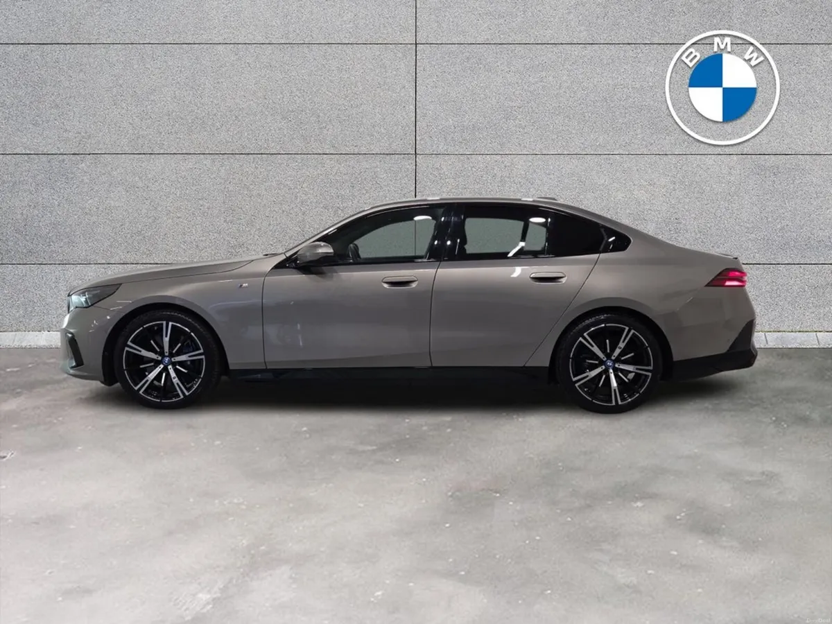 BMW i5 eDrive40 M Sport Pro Saloon - Image 4