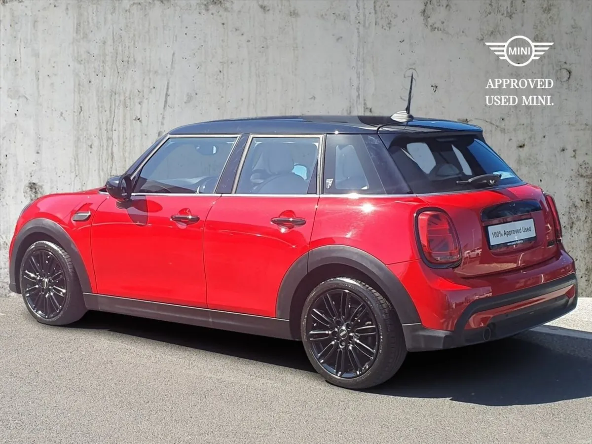 Mini Cooper 5-Door Cooper Exclusive - Image 3