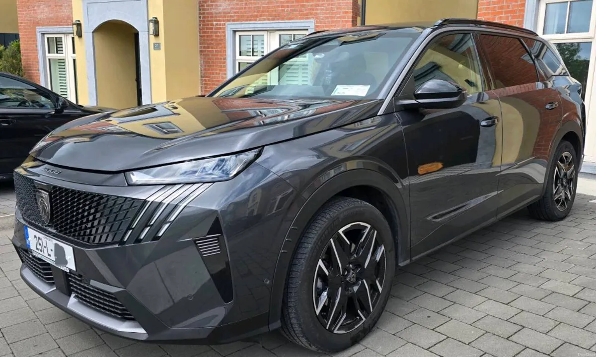 2025 Peugeot 5008 Automatic Hybrid 7 Seats - Image 6