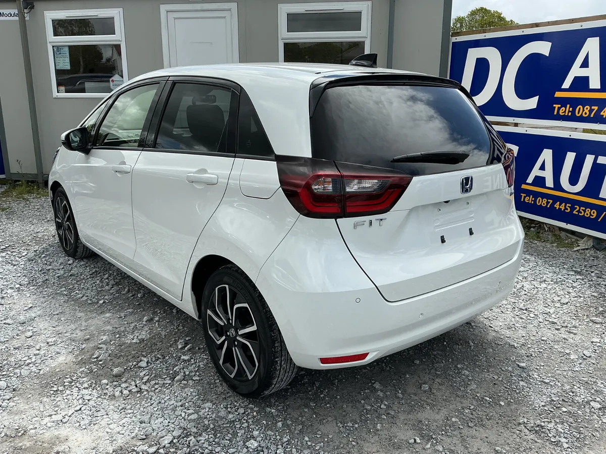 2022 HONDA FIT 1.5 PETROL HYBRID AUTO LOW KMS - Image 4