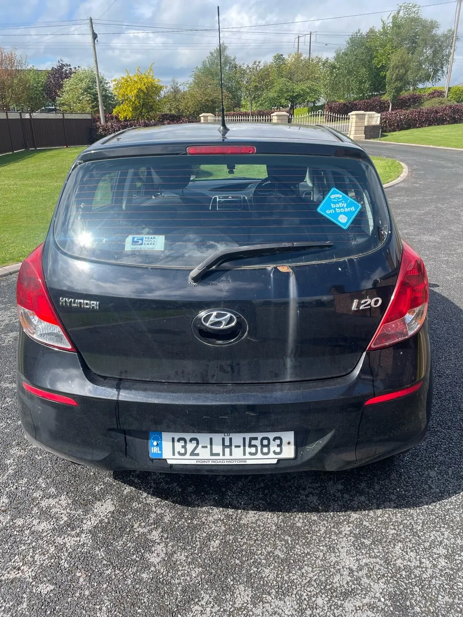 132 Hyundai i20 Black NCT 2027 - Image 4
