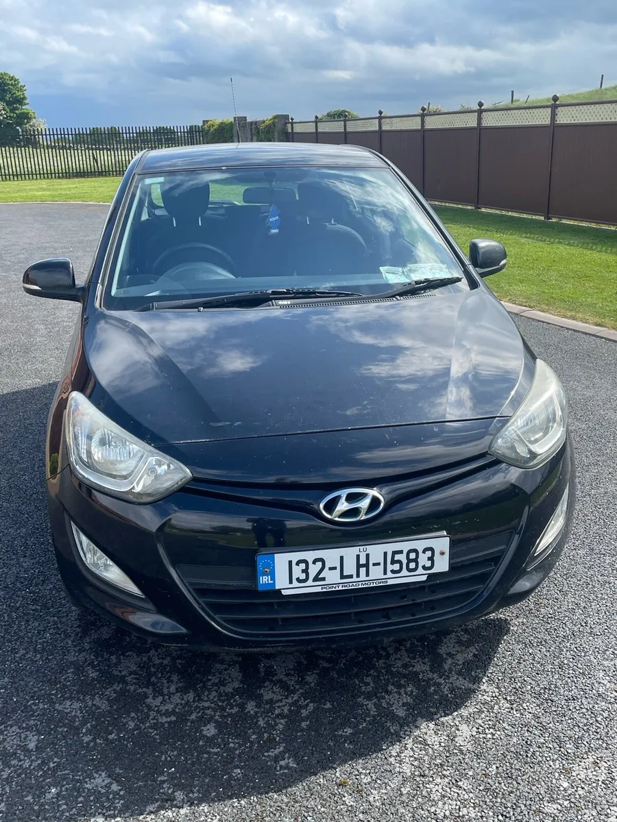 132 Hyundai i20 Black NCT 2027 - Image 2