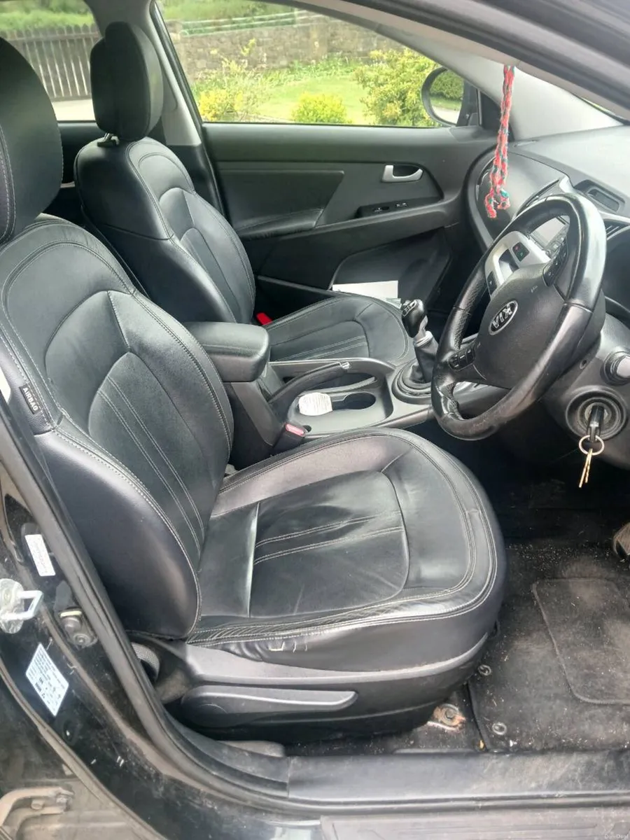 Car - Image 3