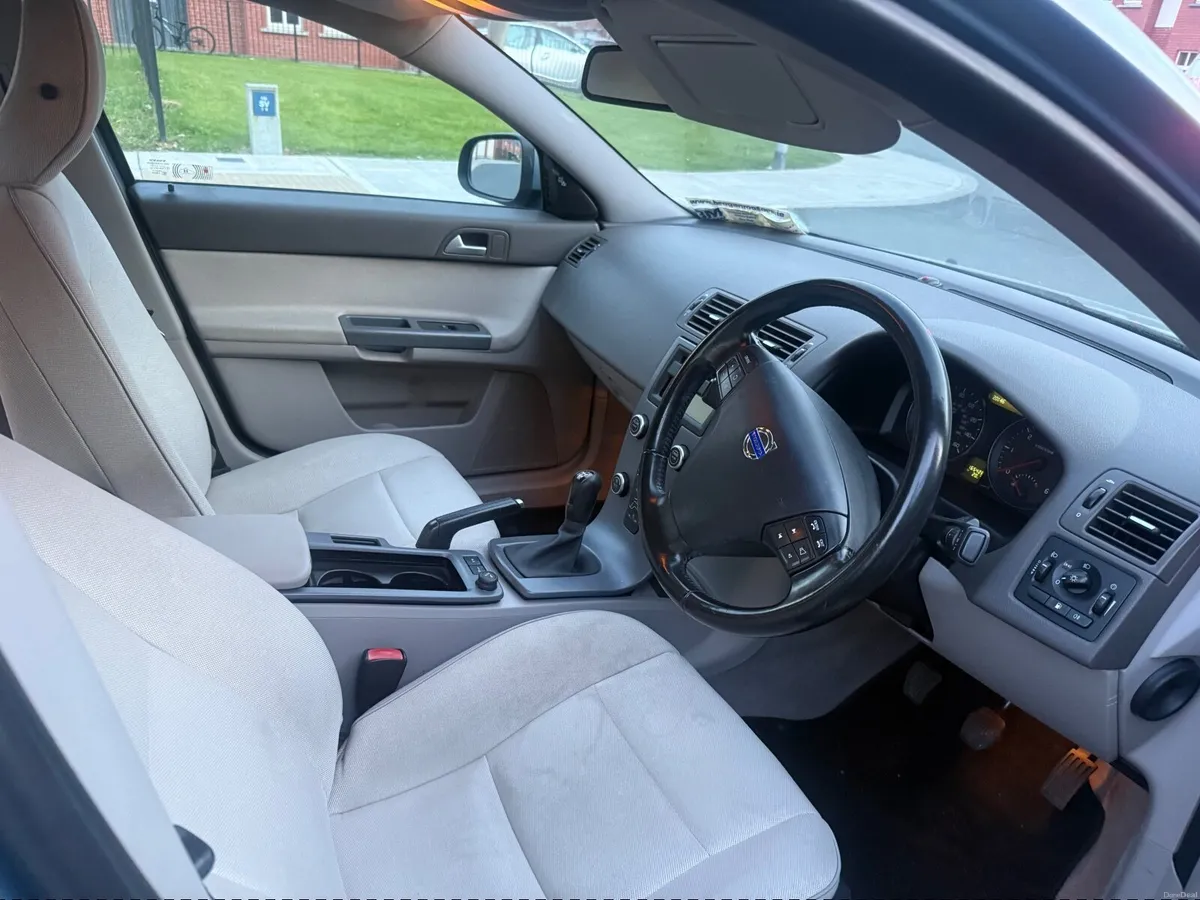 Volvo S40 2010 - Image 3