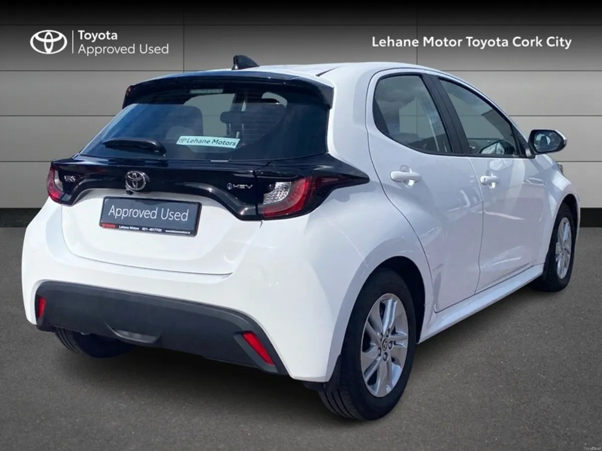 Toyota Yaris YARIS HYBRID 1.5 LUNA - Image 2