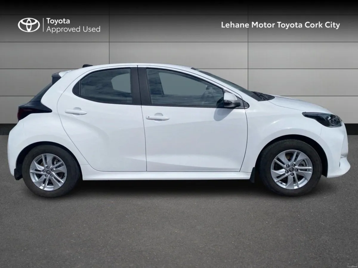 Toyota Yaris YARIS HYBRID 1.5 LUNA - Image 3