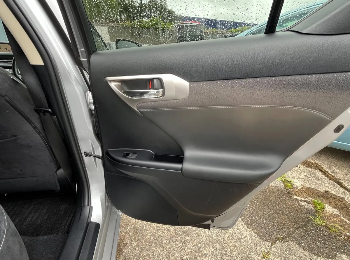 2015 Lexus CT200h Hybrid Automatic – Only 28,000KM - Image 2