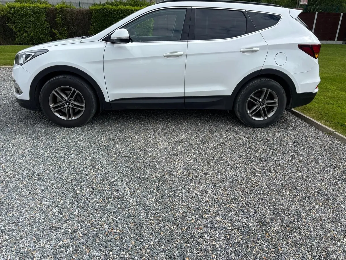 Hyundai Santa Fe 2017 - Image 3