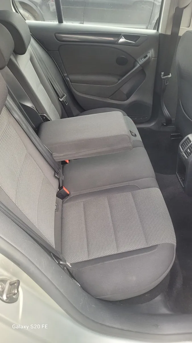 Volkswagen Golf 2010 - Image 2