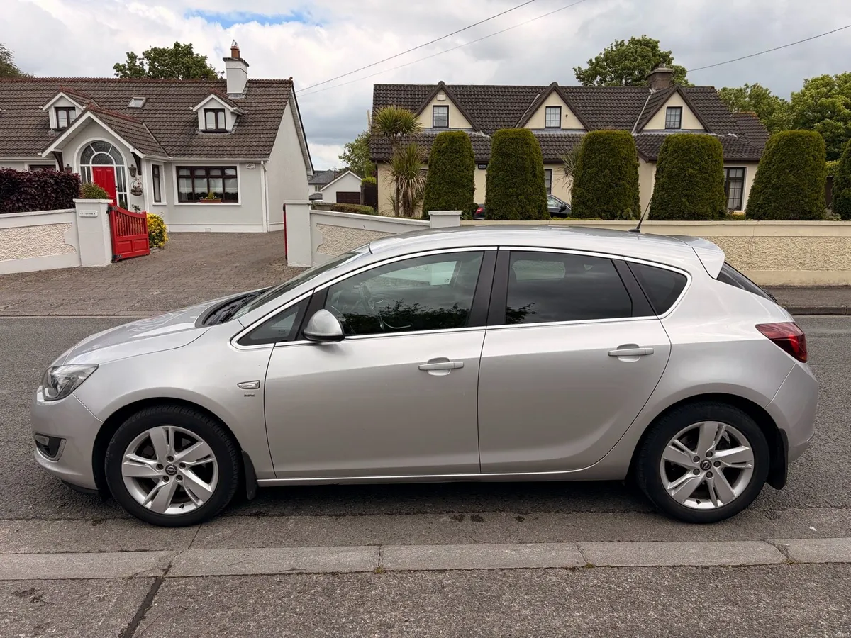 2014 Opel Astra CDTI SRI 1.7L Diesel - Image 3
