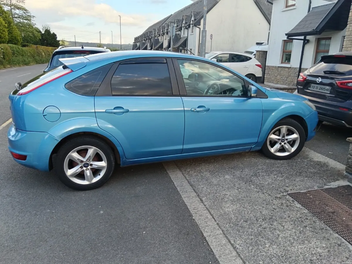 Ford Focus 2010 - Image 2