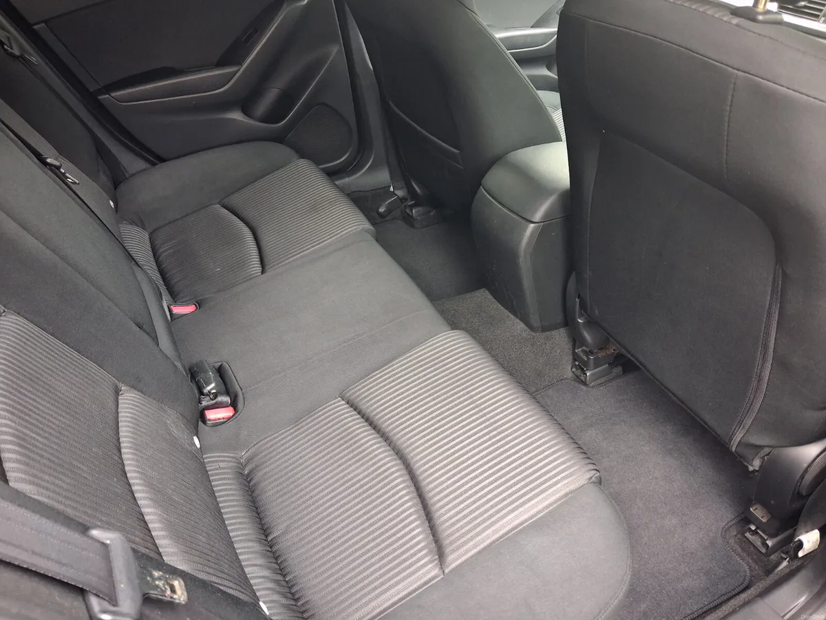 141 Mazda Mazda3 2.2D Sport - Image 3