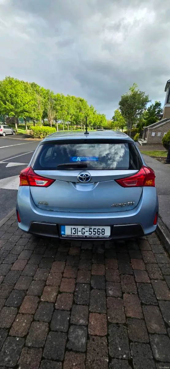 Toyota Auris '13 Low KM 1.8L petrol hybrid - Image 3