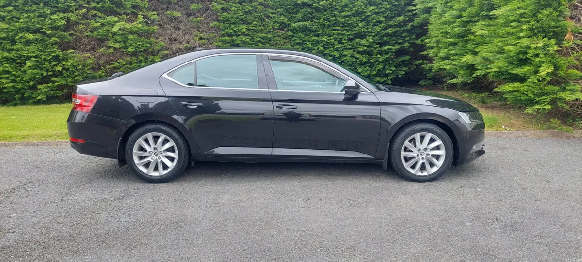Skoda Superb 2017 2.0L *HIGH SPEC* - Image 2