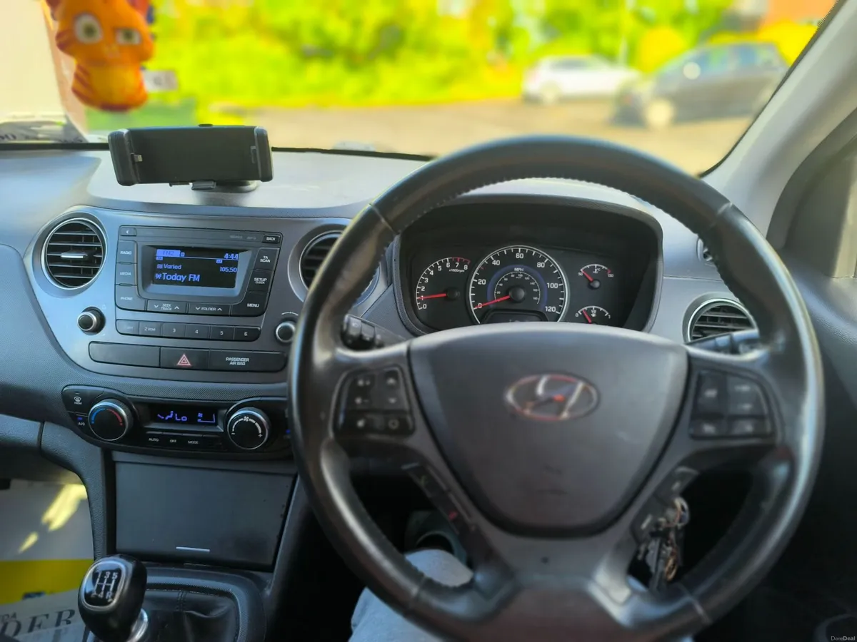 Hyundai i10 PREMIUM 2017 - Image 4