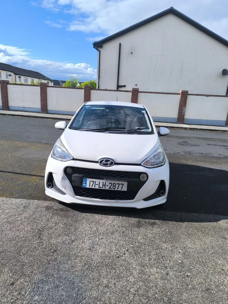 Hyundai i10 PREMIUM 2017 - Image 3