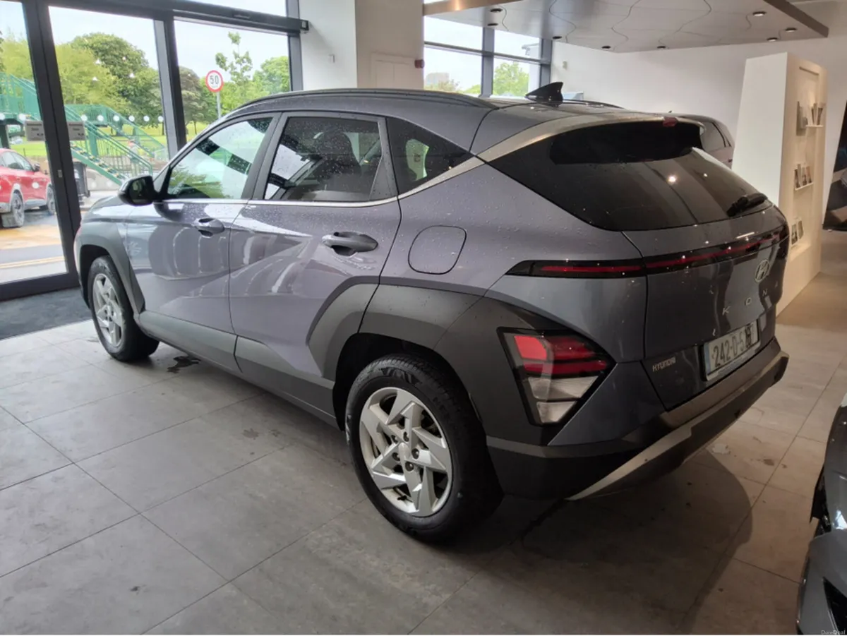 Hyundai KONA ELEGANCE - Only 17,000 Km - 1 Owner - - Image 3