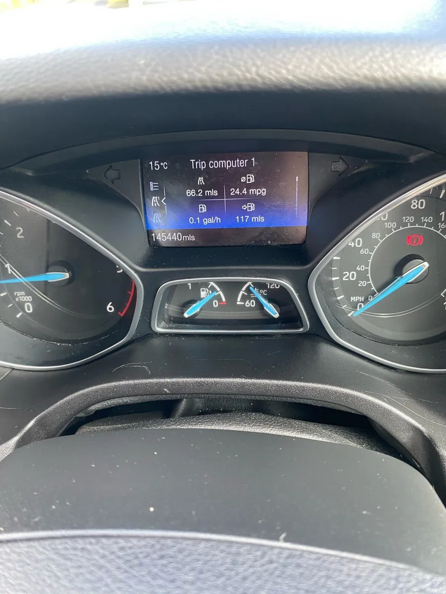 2017 Ford Focus Zetec 1.5 TDCi - Image 4
