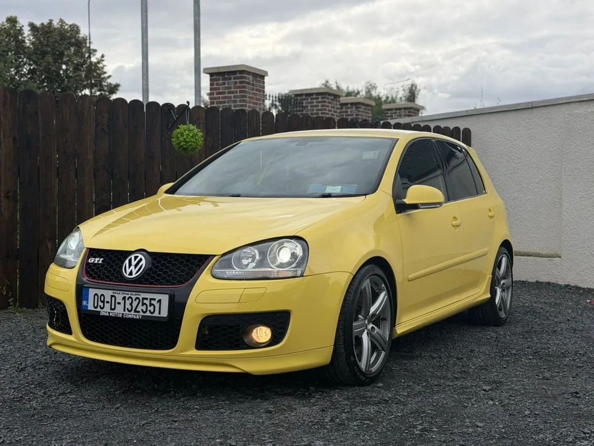 Volkswagen Golf GTI PIRELLI EDITION - IMMACULATE - - Image 3