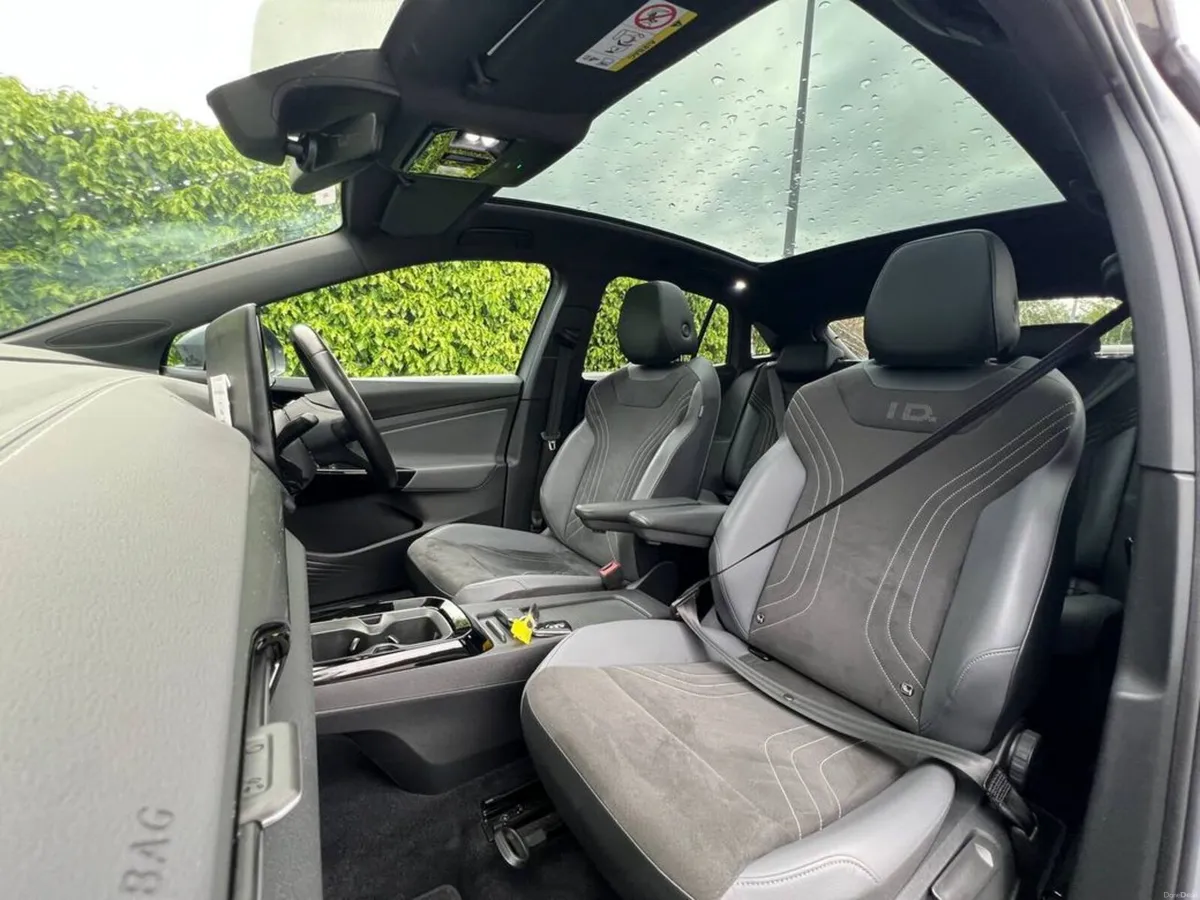 Volkswagen ID.5 STYLE PRO // PAN ROOF // APPLE CAR - Image 2
