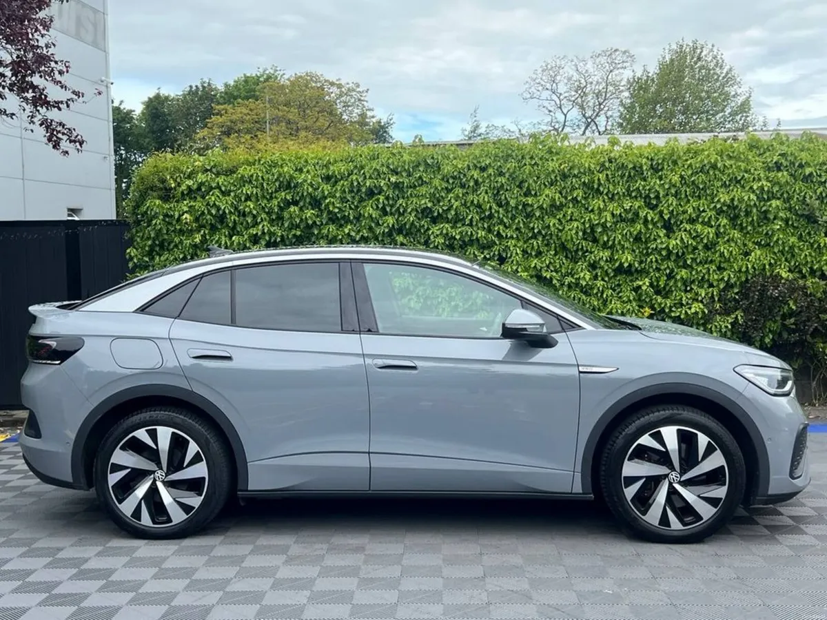 Volkswagen ID.5 STYLE PRO // PAN ROOF // APPLE CAR - Image 3