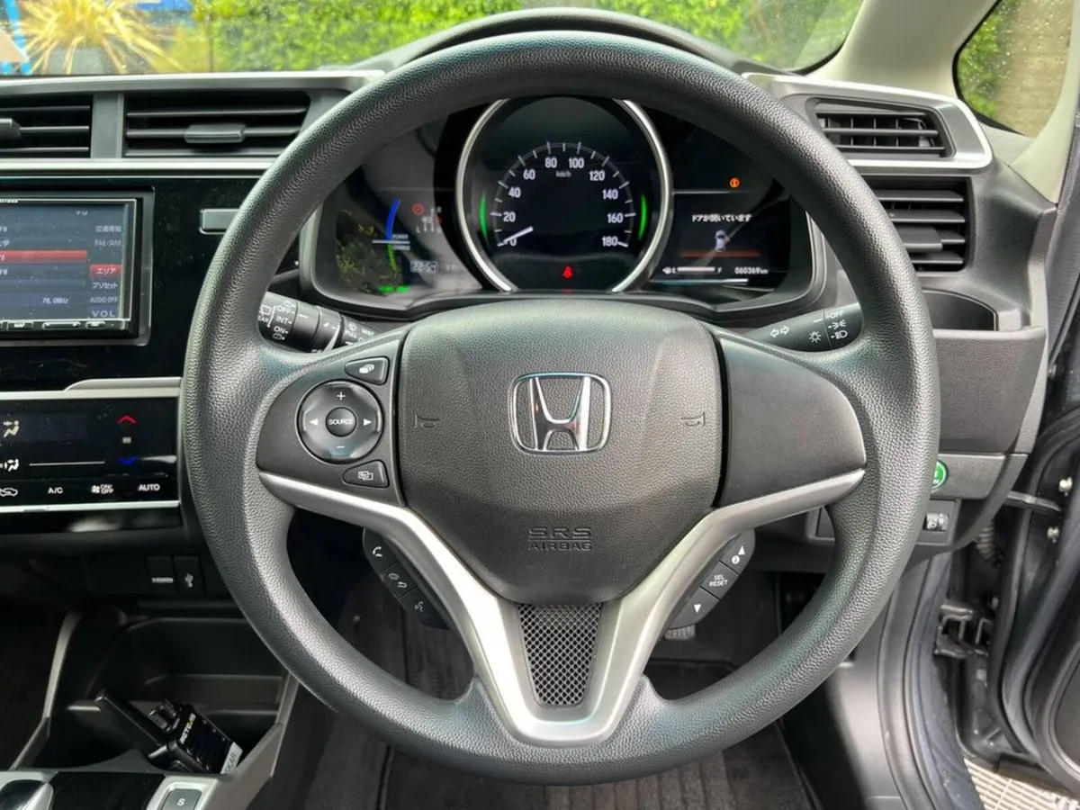 Honda Fit F-PACKAGE 1.5 HYBRID // REVERSE CAMERA / - Image 4