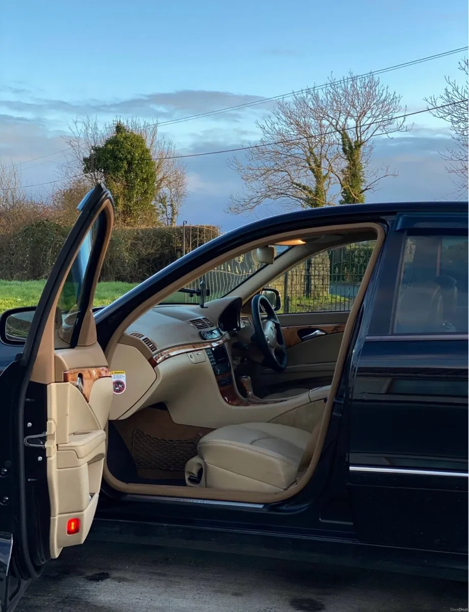 Mercedes Benz E220 CDI Class - Image 4