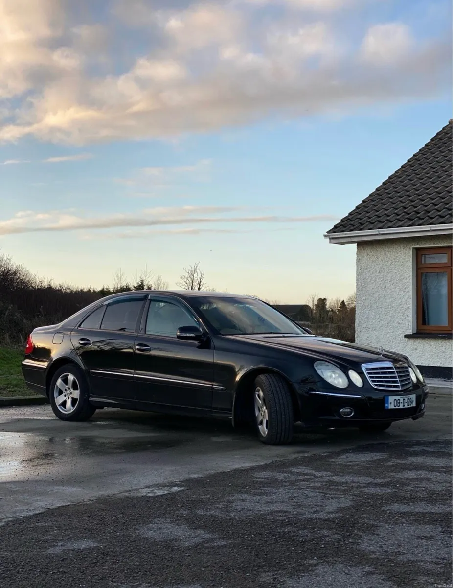 Mercedes Benz E220 CDI Class - Image 2