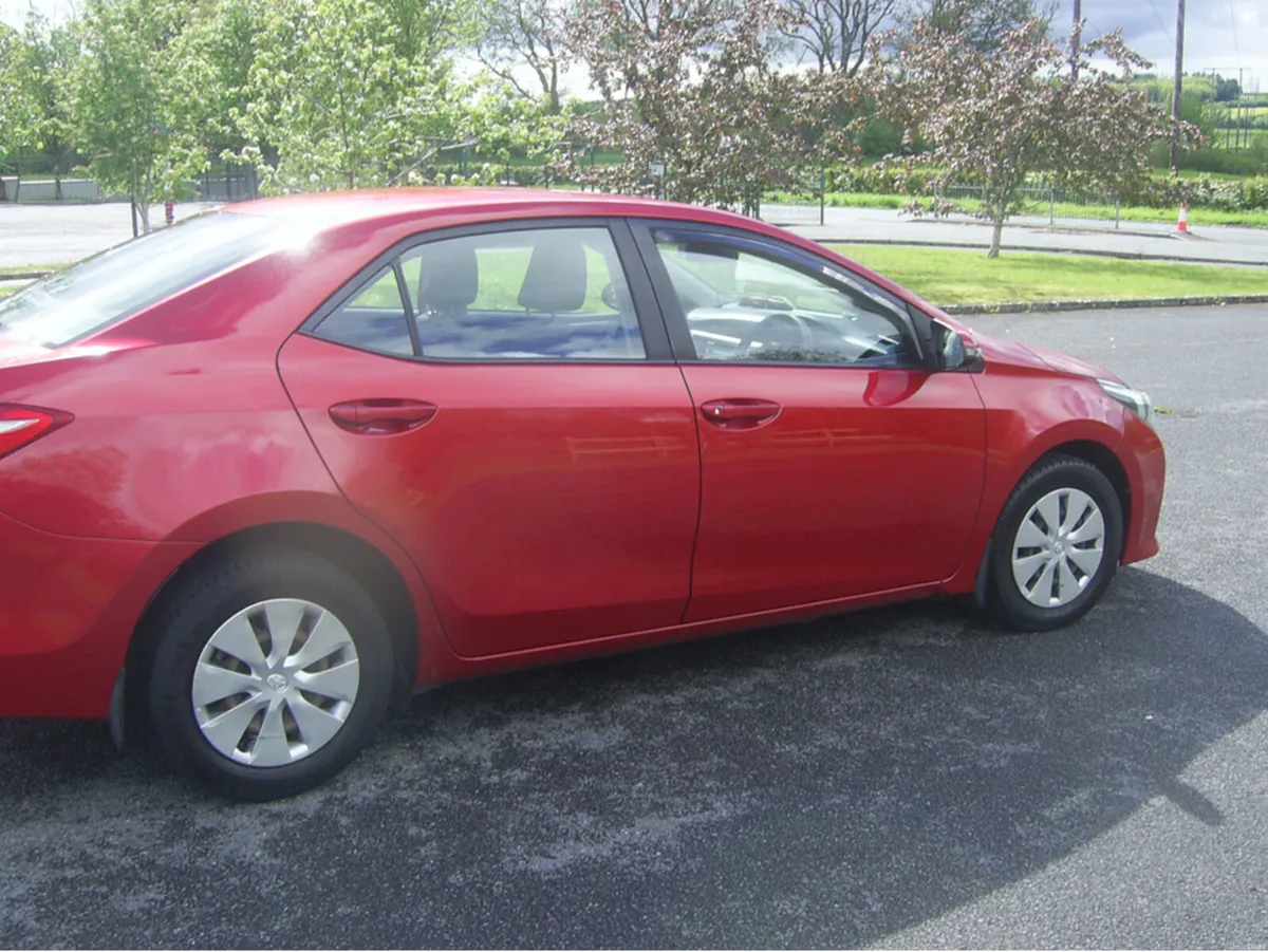 Toyota Corolla 1.4 D-4D TERRA 4DR - Image 2
