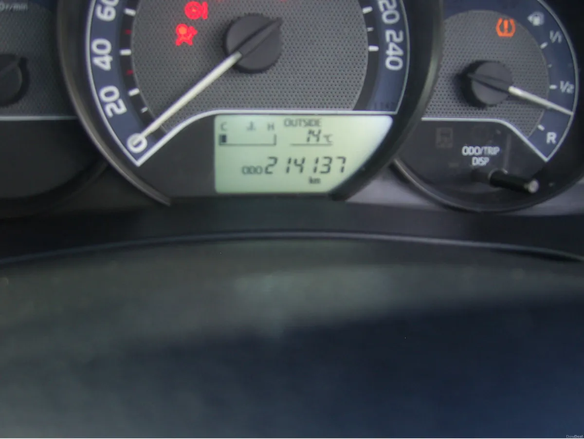 Toyota Corolla 1.4 D-4D TERRA 4DR - Image 6