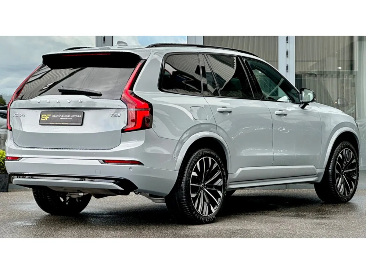 Volvo XC90 PLUS PRO T8 PHEV AWD - Image 3