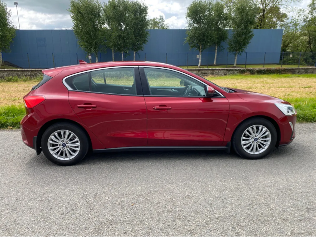 Ford Focus TITANIUM 1.5 TDCI 125PS 6 5DR 6SPEED - Image 4