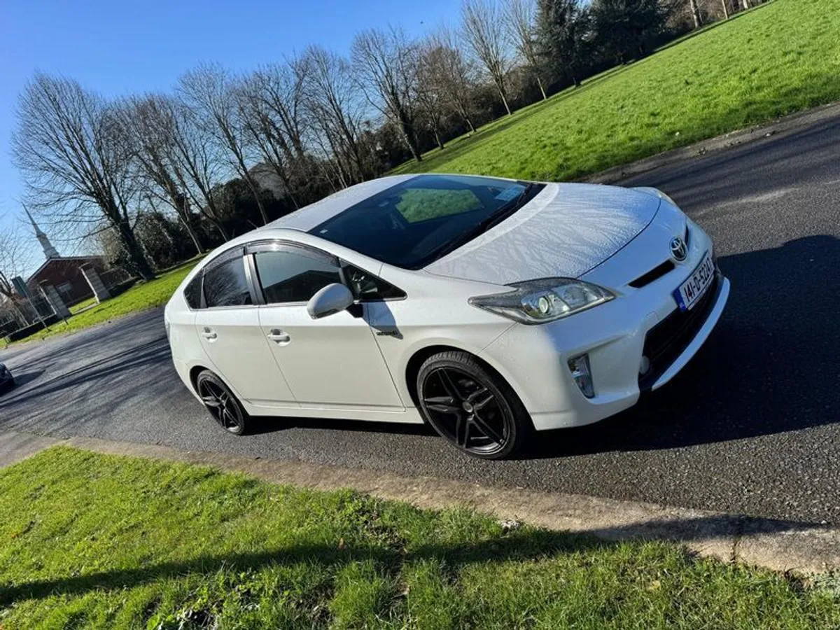 2014 Toyota Prius+ - Image 3