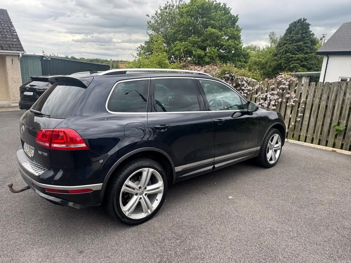 Volkswagen Touareg V6 3.0 TDI 5 Auto seat Crew Cab - Image 3