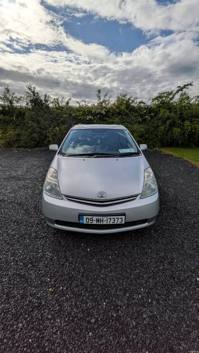 2009 Silver Toyota Prius - Image 1