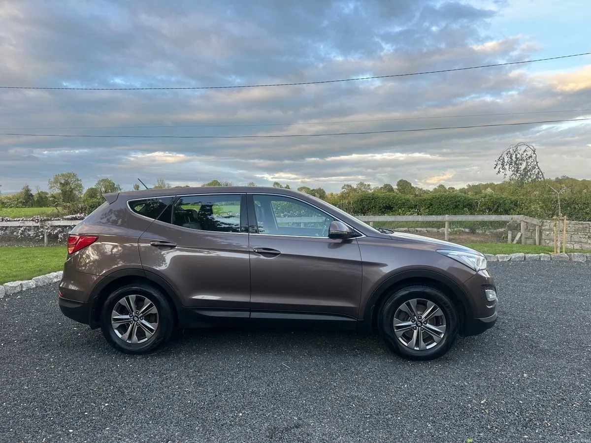 Hyundai Santa Fe 7 seater - Image 3