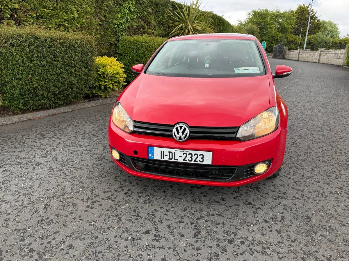 2011 Volkswagen Golf - Image 2