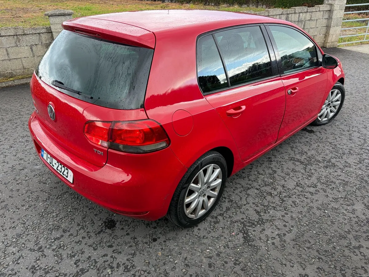 2011 Volkswagen Golf - Image 3