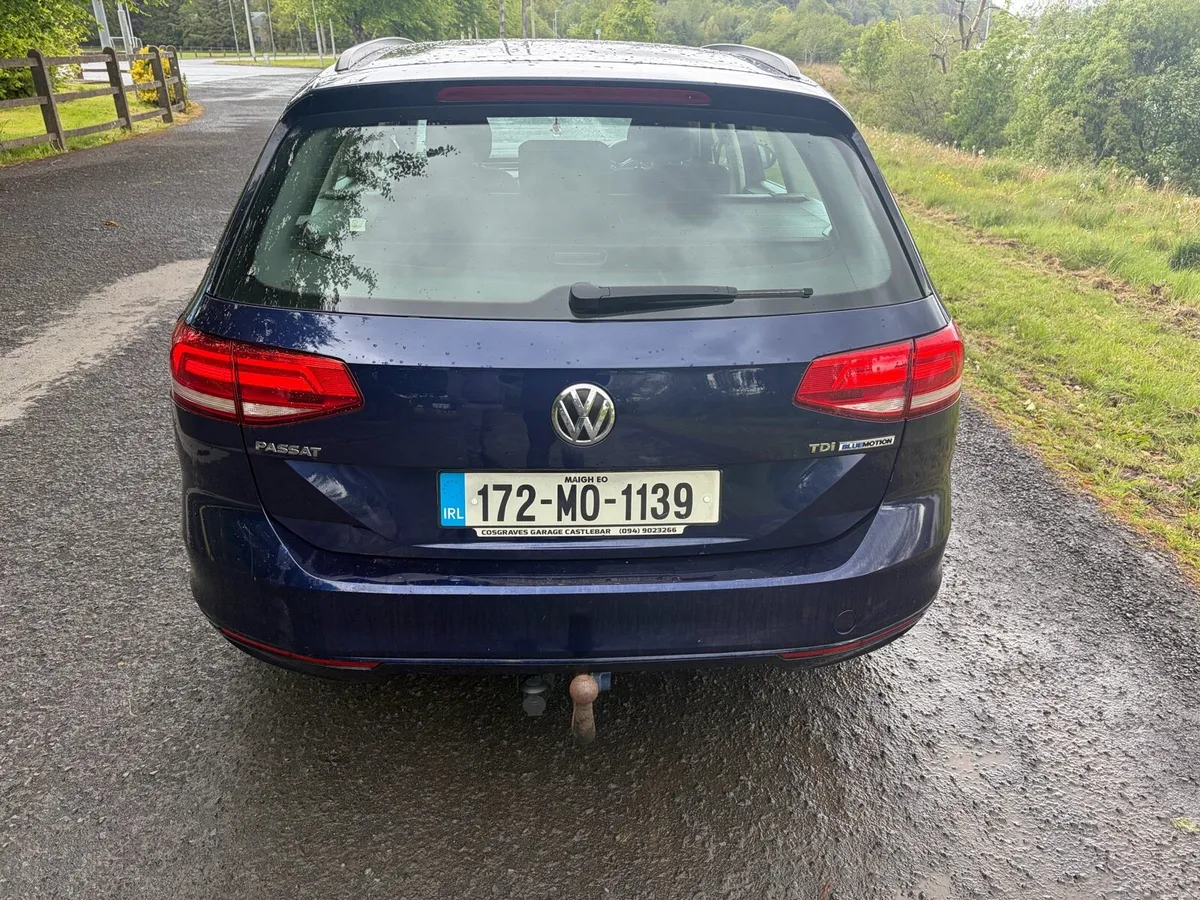 2017 Volkswagen Passat - Image 2