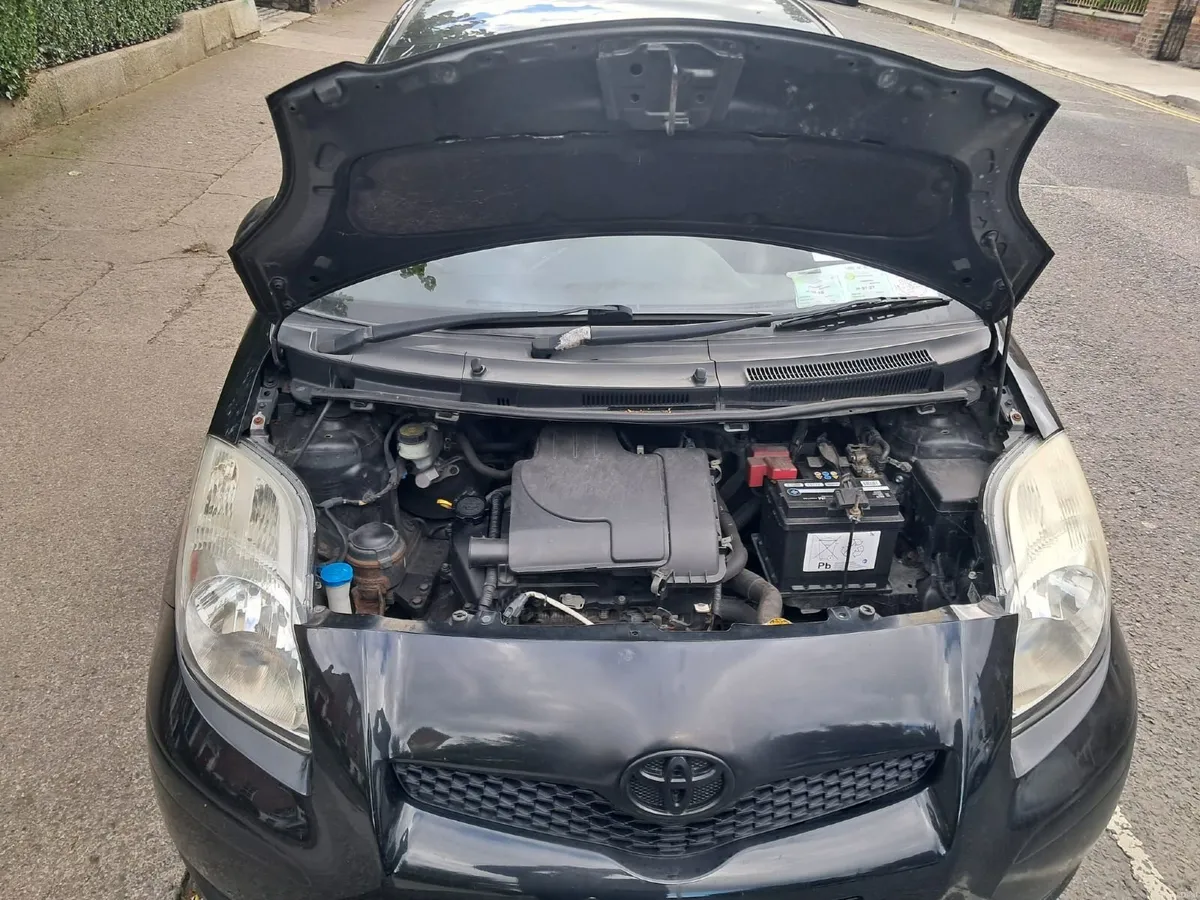 Toyota Yaris 2009 - Image 3