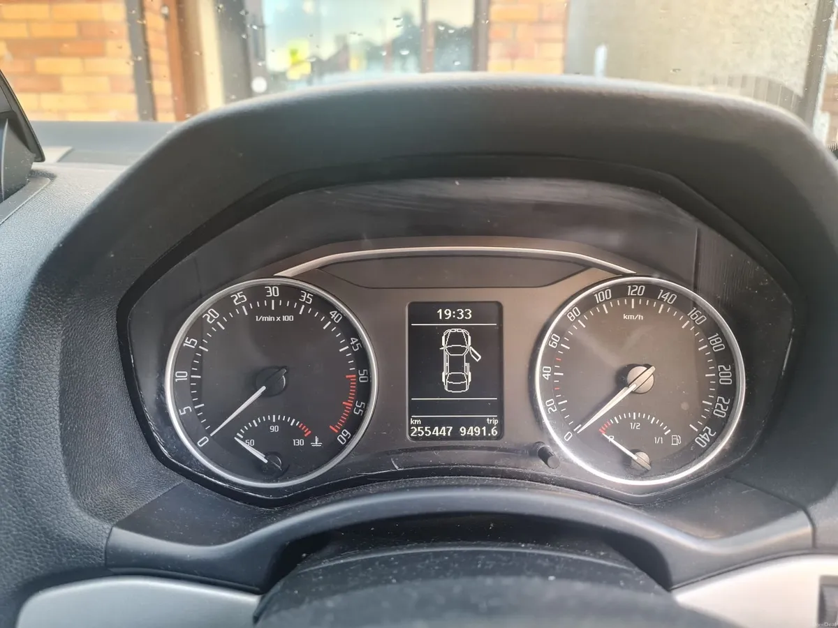 Skoda Octavia 2012 - Image 2
